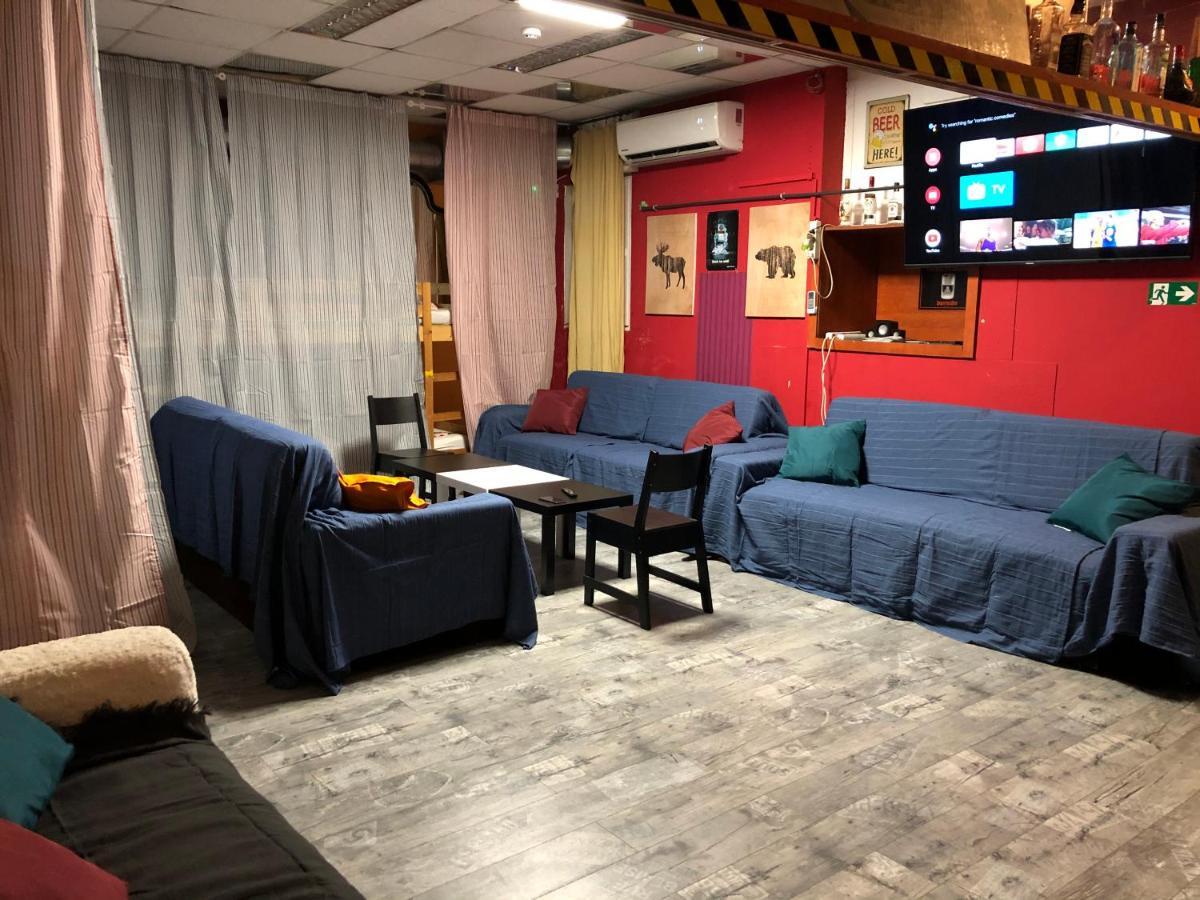 Apartamento Whole Basement Former Pub2 For Stag Do, Men's Cave Budapeste