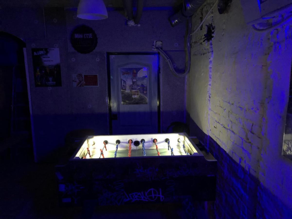 Whole Basement Former Pub2 For Stag Do, Men's Cave Apartamento
