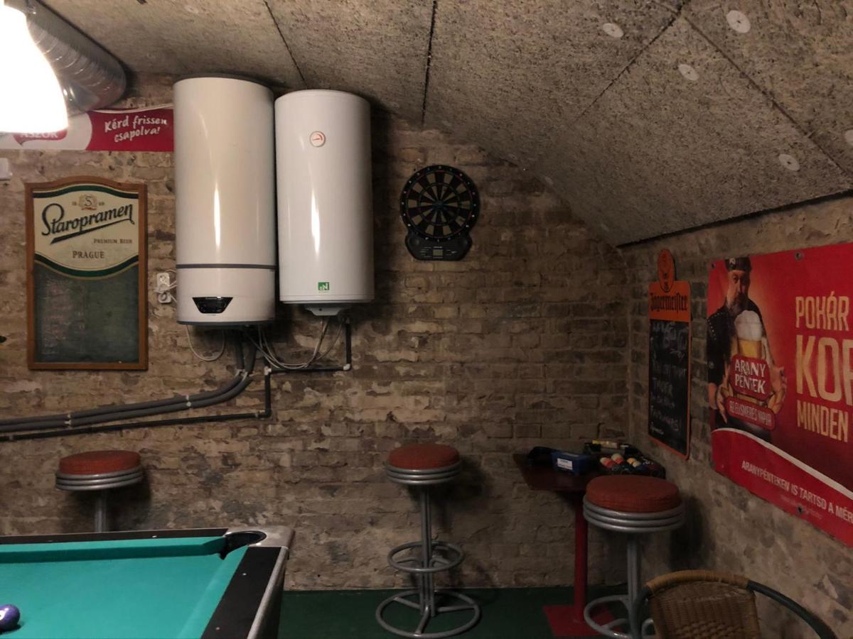 Whole Basement Former Pub2 For Stag Do, Men's Cave Apartamento